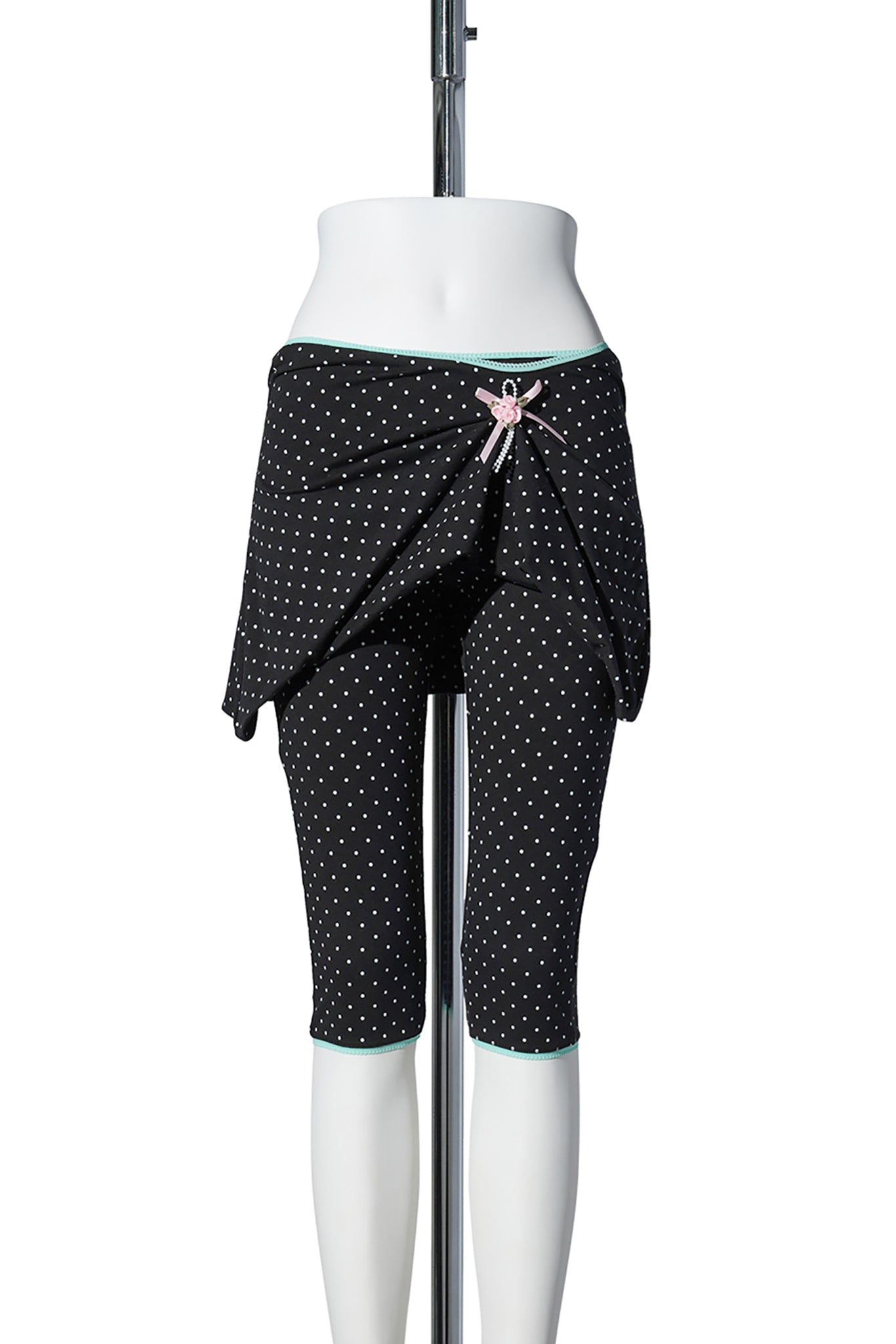NAPPY PIN SHORTS / BLACK POLKA DOT