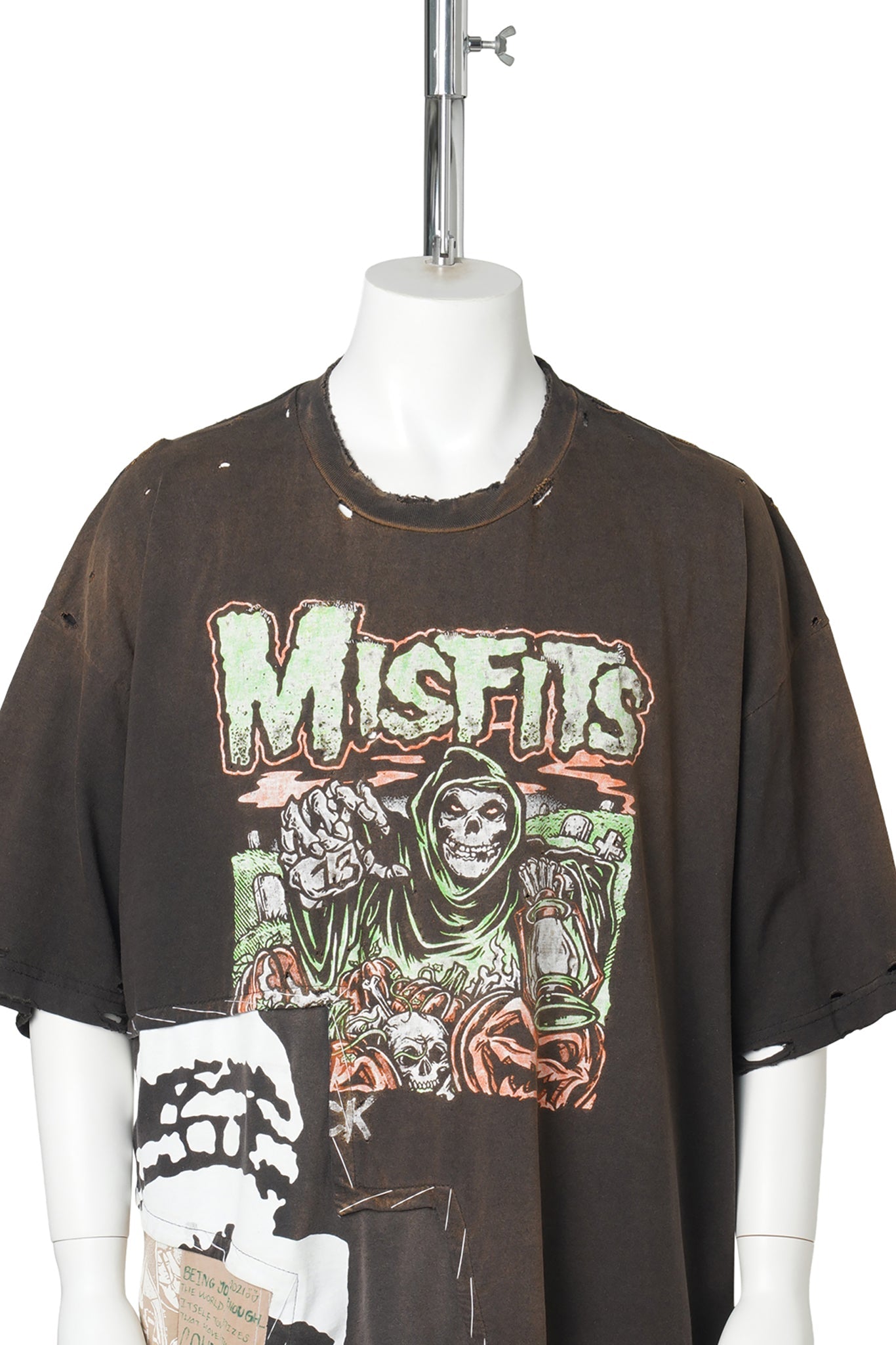 NEVER FIT IN” T-SHIRT / BLACK