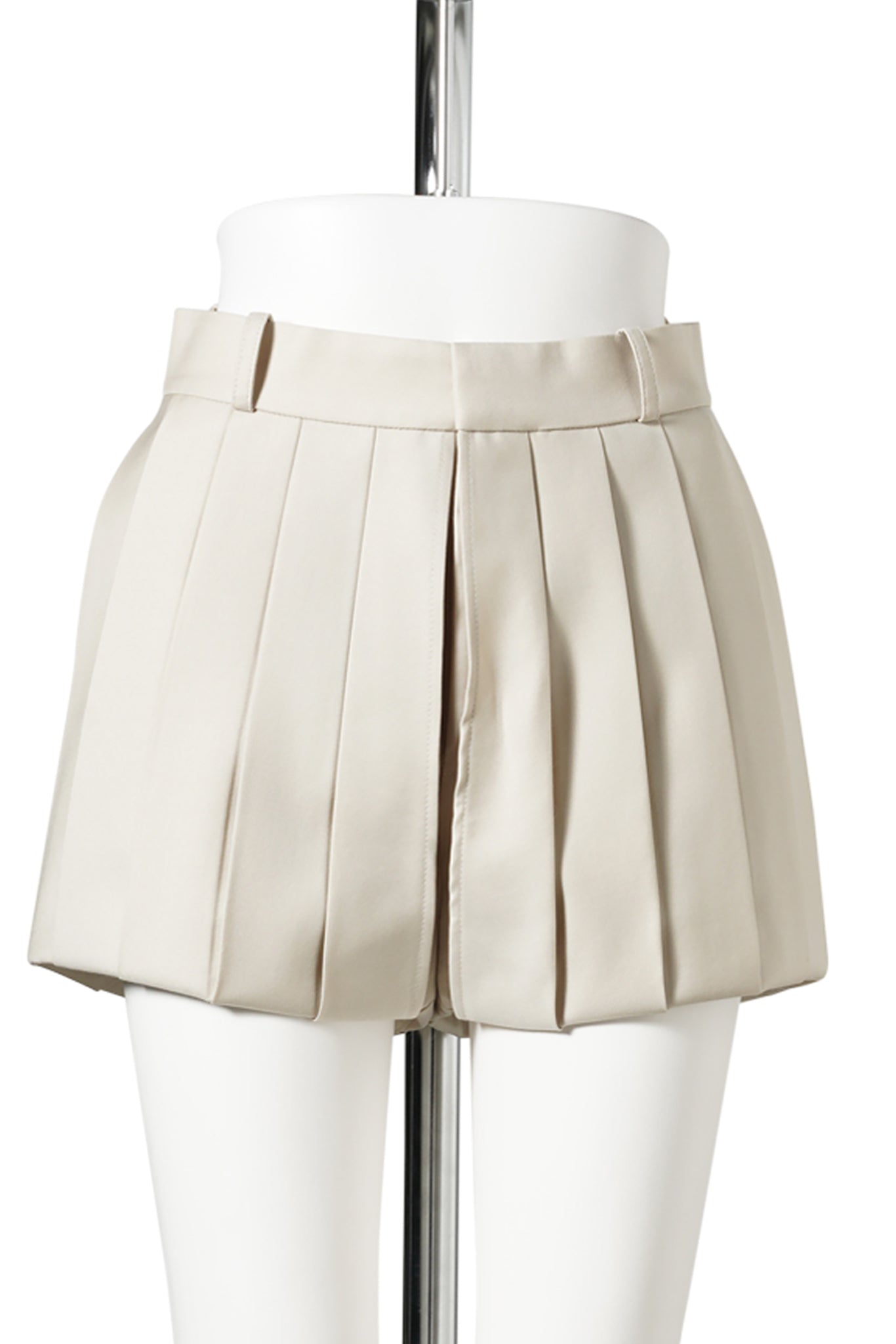WOVEN MULTI PLEATS SHORTS / BEIGE