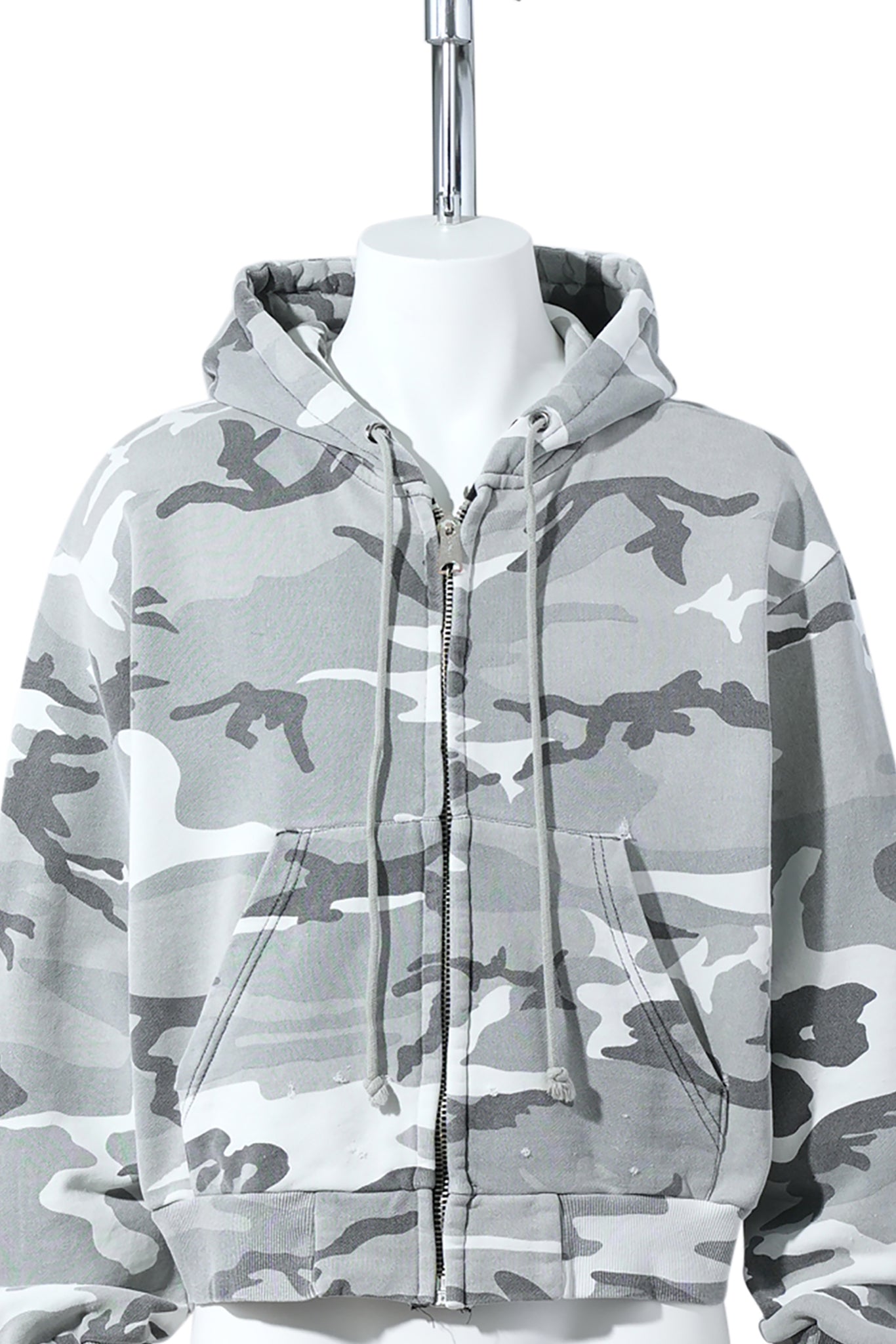 DISTRESSED WASH CROPPED CAMO HOODIE / GREY CAMO