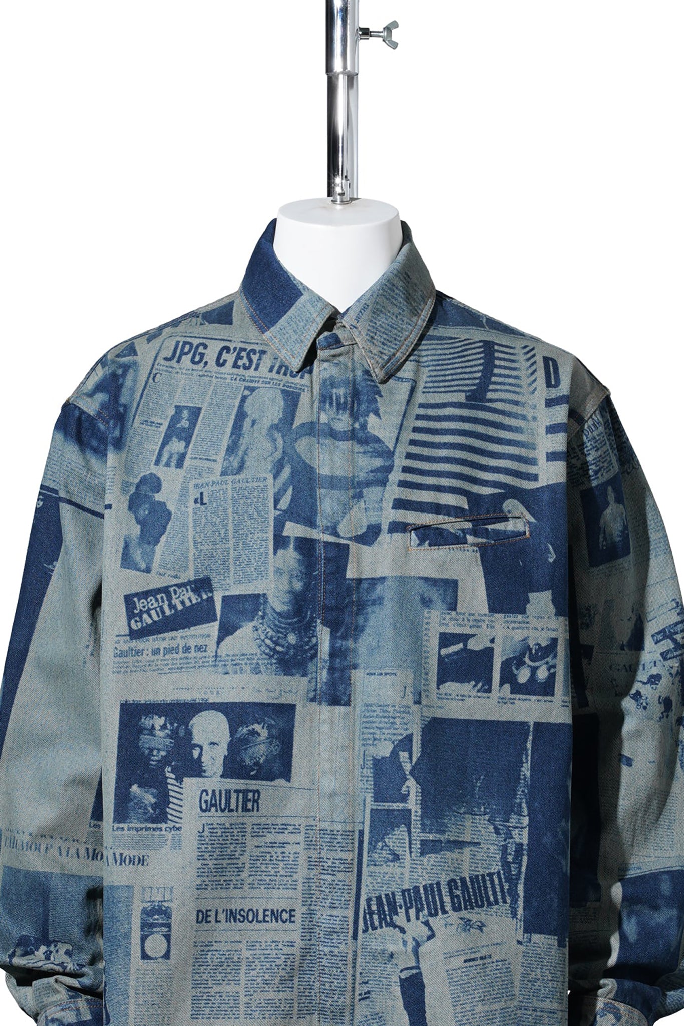 DENIM SHIRT WITH NEWSPAPER PRINT / INDIGO/BEIGE