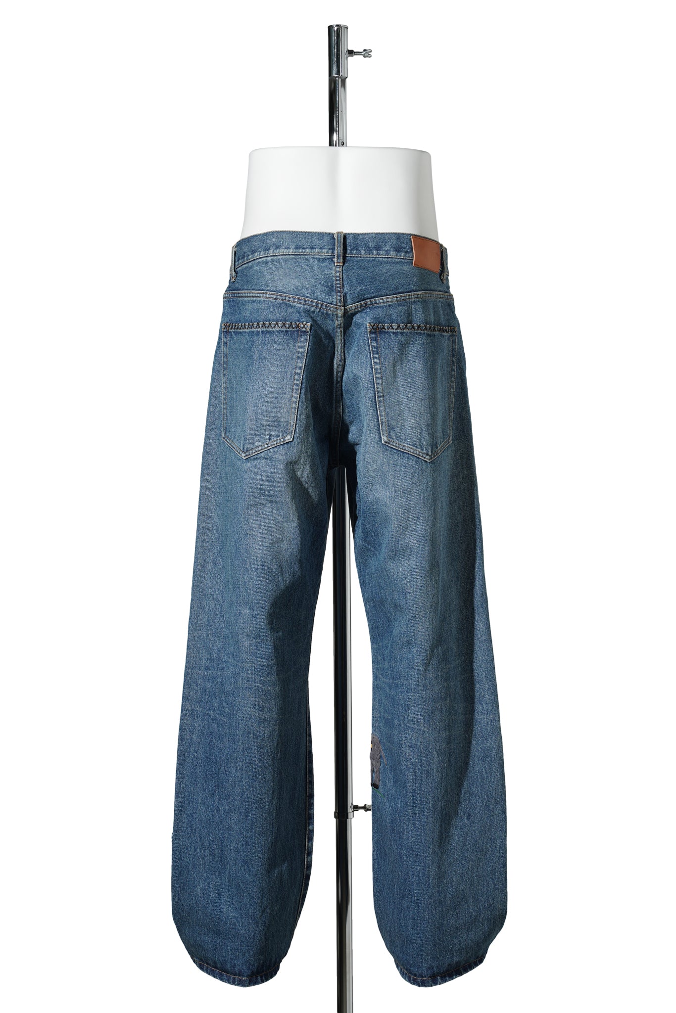 HAND-EMBROIDERED DENIM PANTS / INDIGO