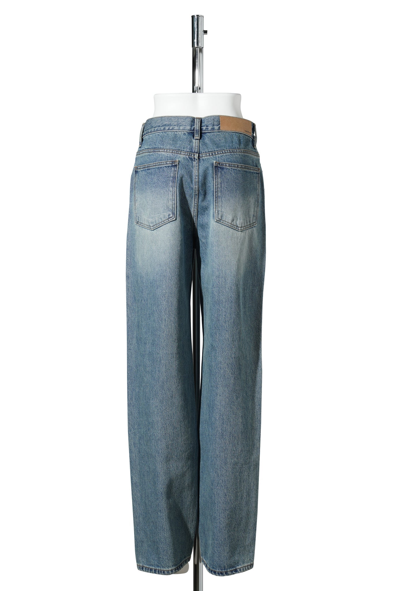 PEARL EMBELLISHED BOYFRIEND-FIT JEANS / BLUE