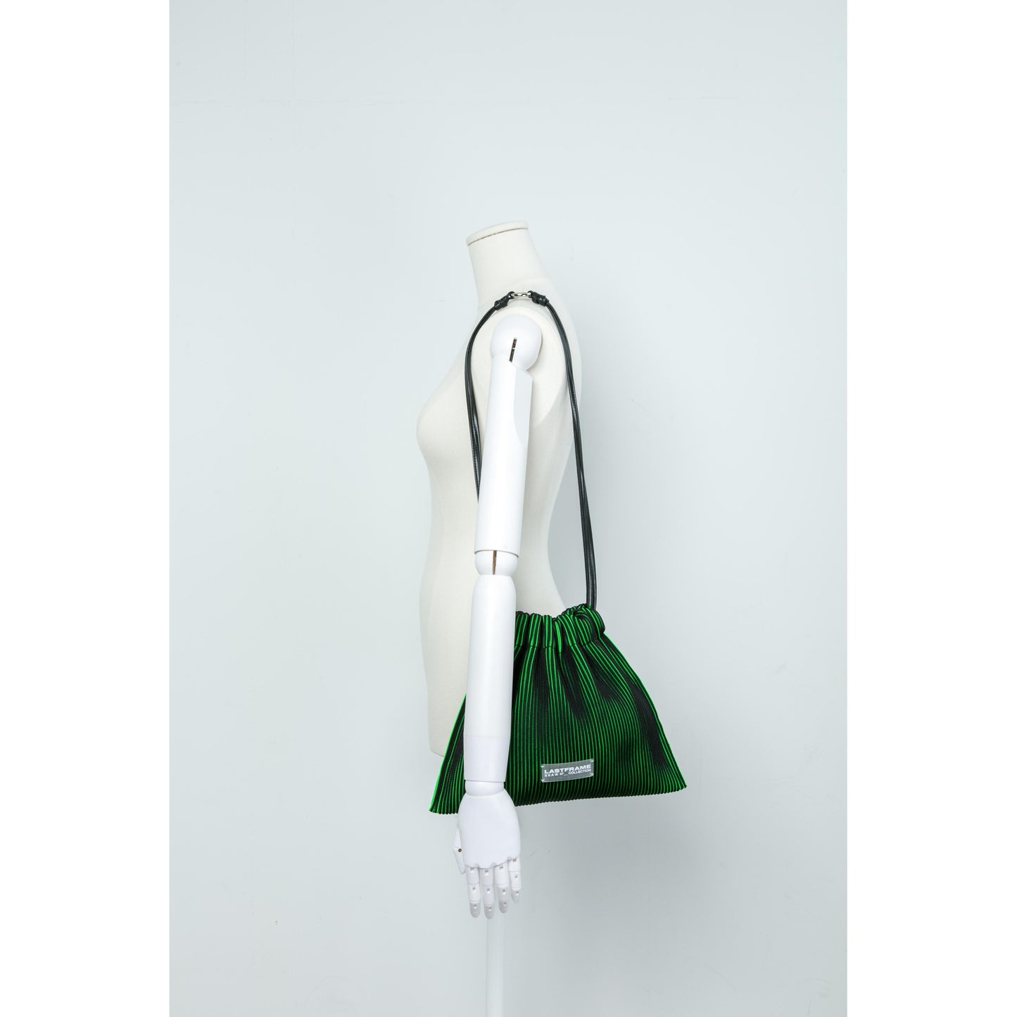 KASANE SACK BAG / BLACK x NEON GREEN