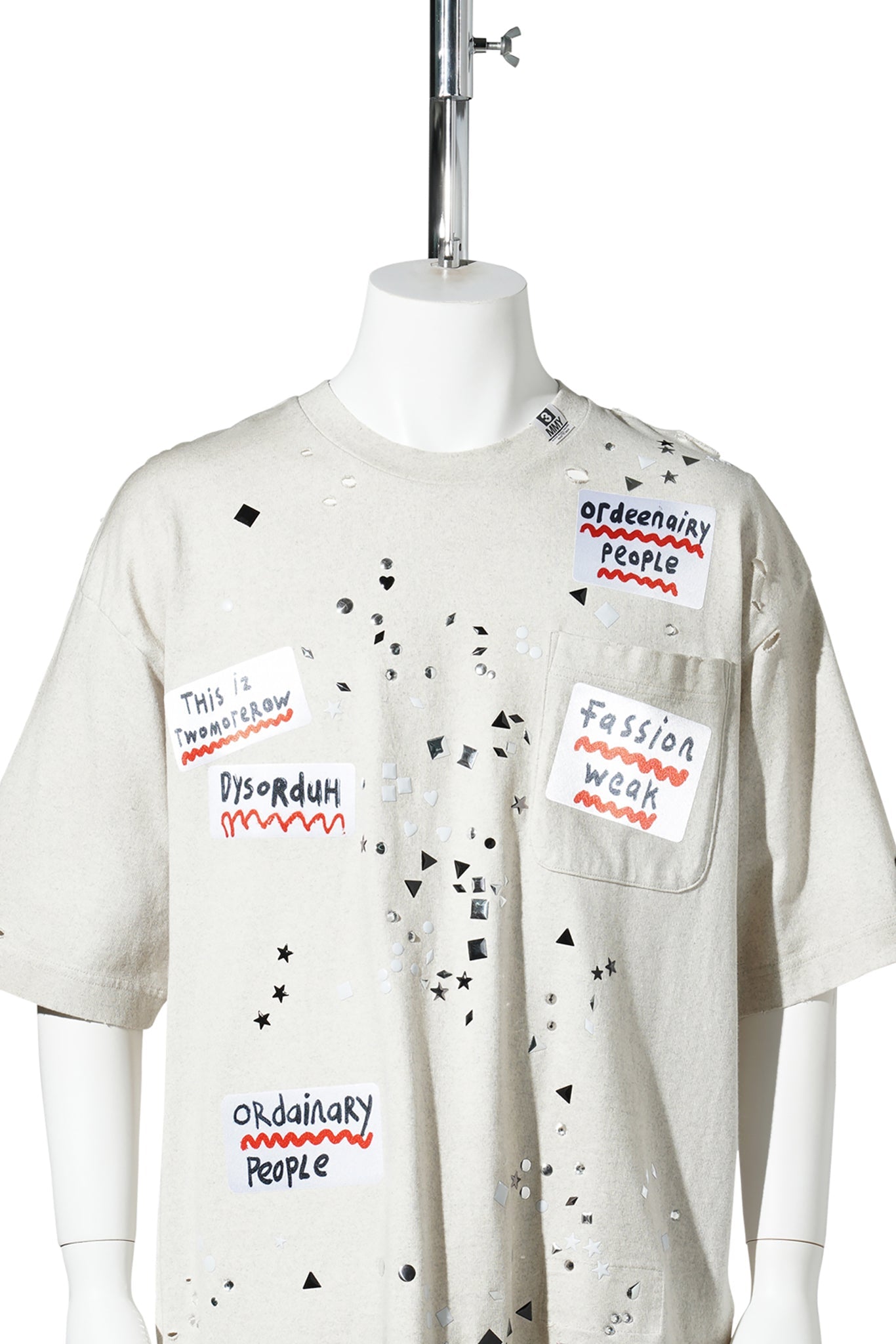 EMBELLISHED STICKER TEE / WHITE
