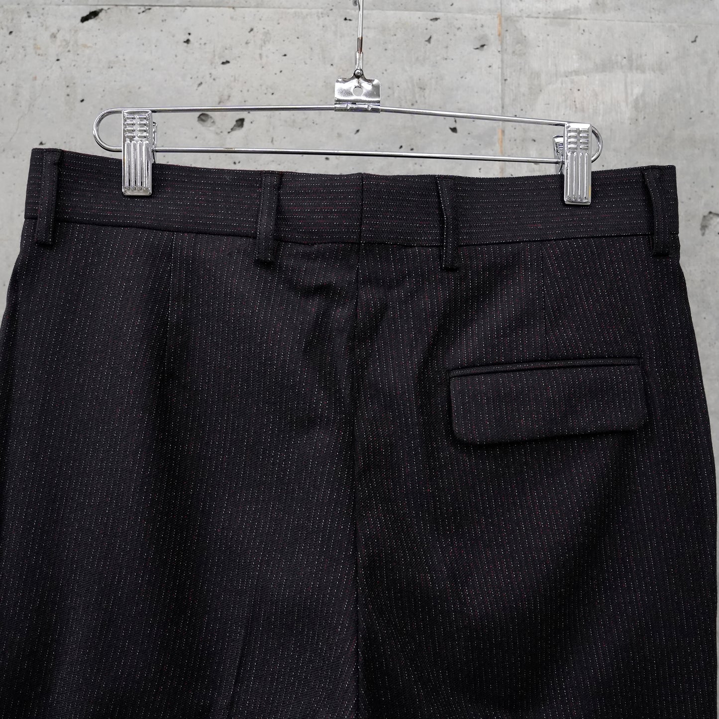 TAILORED RELAXED FIT TROUSER / BLACK AND RED