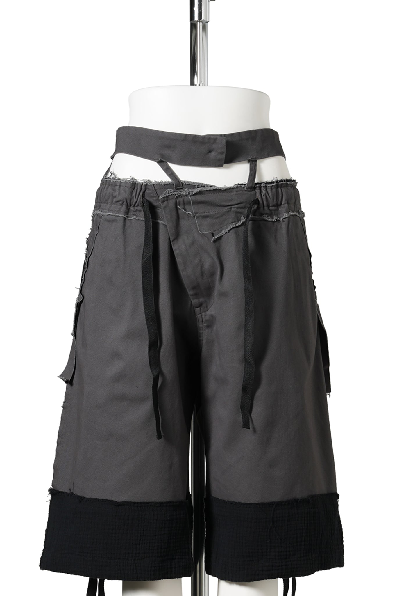 BAGGY CARGO SHORTS / BLACK/GREY