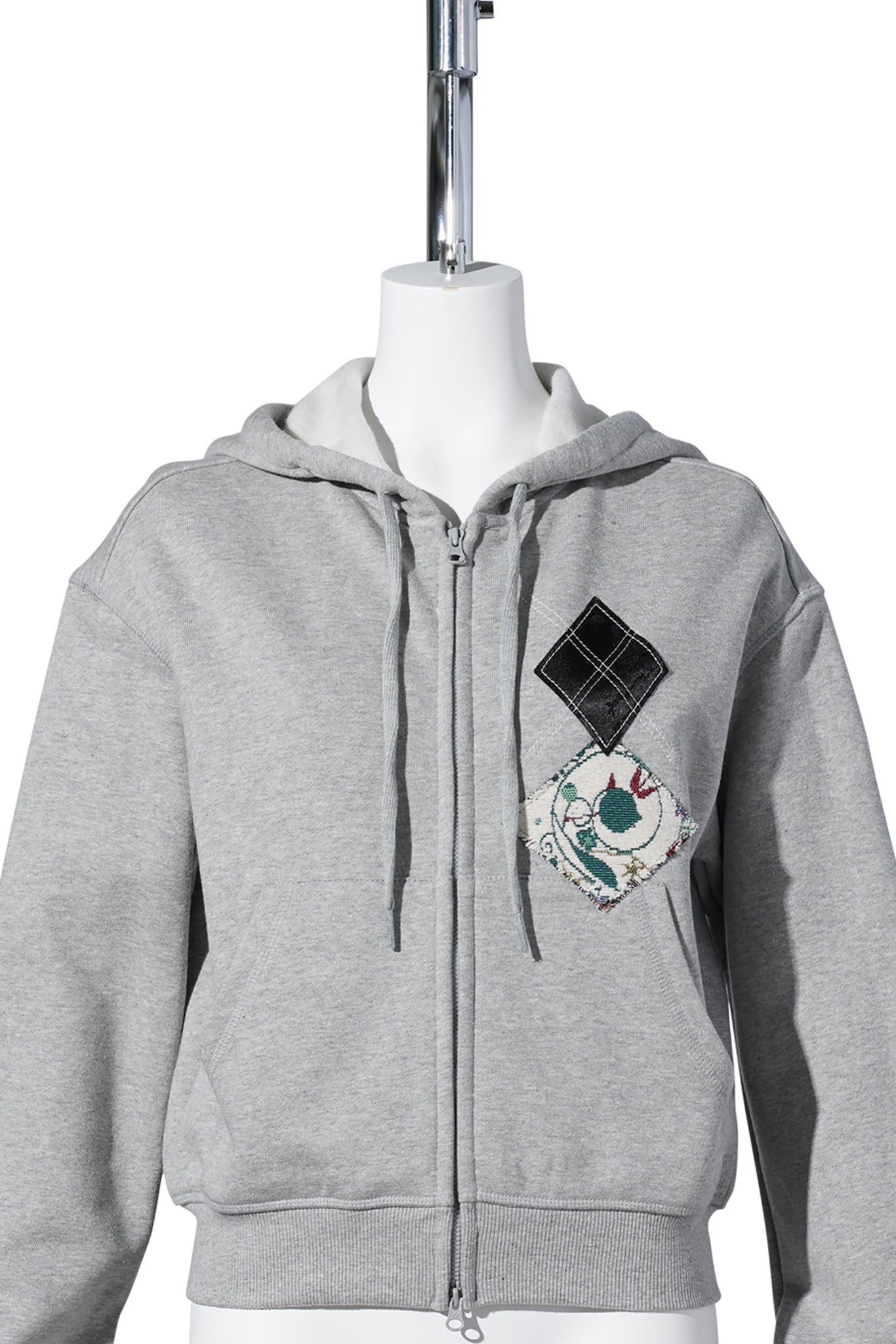 ARGYLE PATCHED HOODIE / GREY