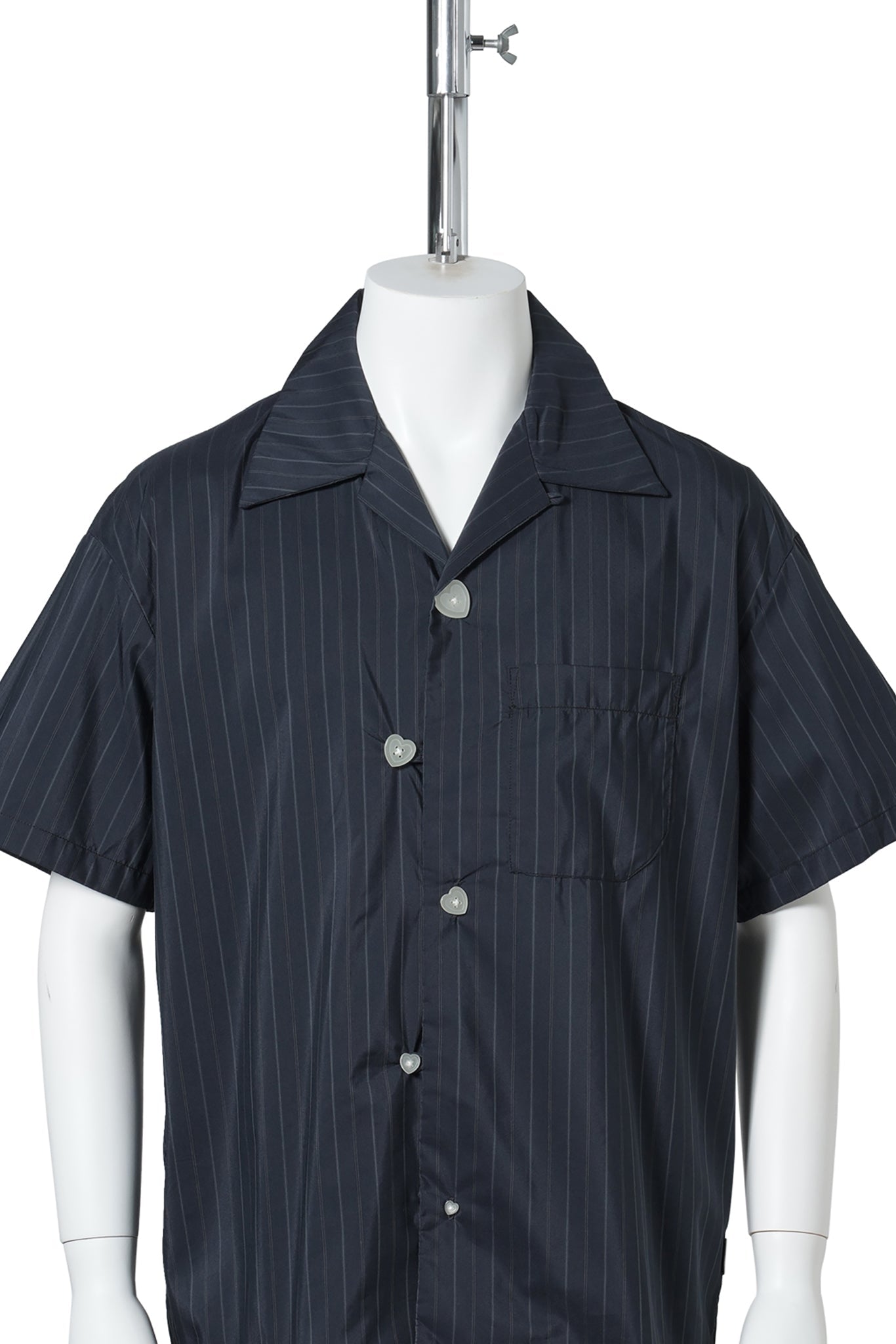 FLOATIONG HEART SS SHIRT / BLACK