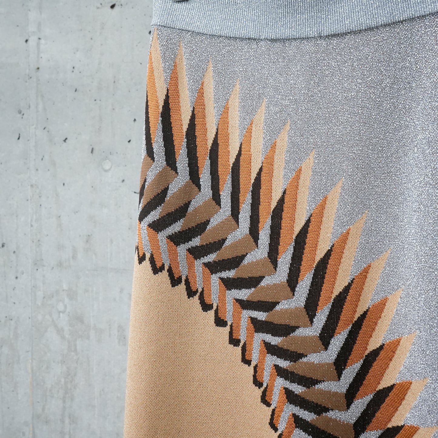 JUPE MID LENGHT SKIRT / V191:GRAPHIC 70S/SILVER/BROWN