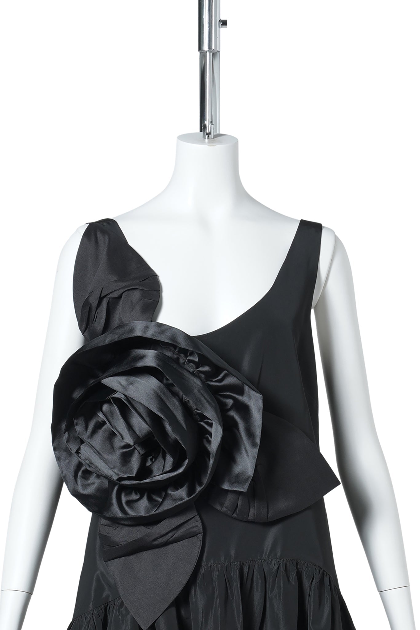 PRESSED ROSEITE TILTED NECK PEPLUM TOP / 150:BLACK/BLACK