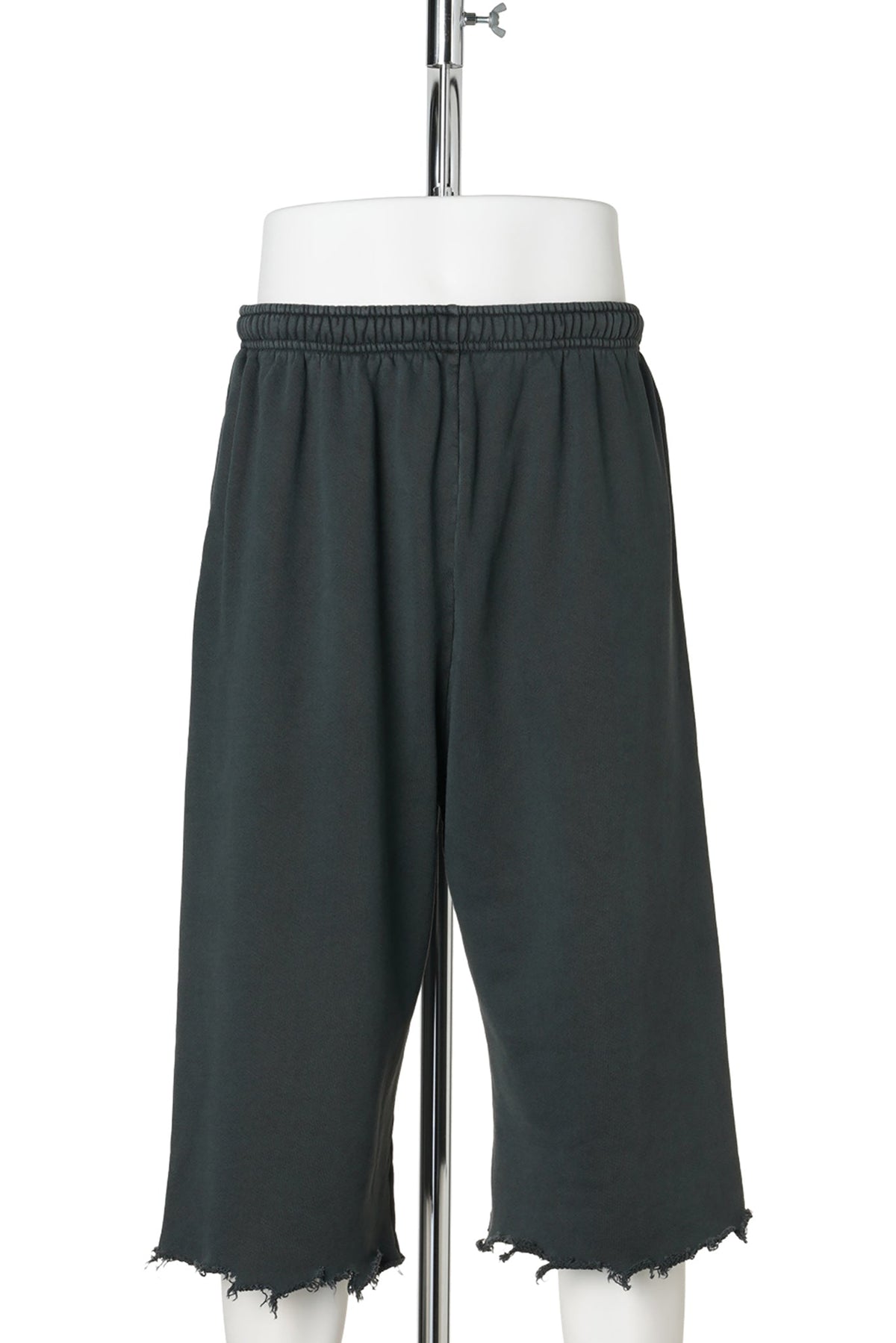 OS CHAVARRIA COMMUNITY CENTER DISTRESSED SHORT / PIRATE BLACK