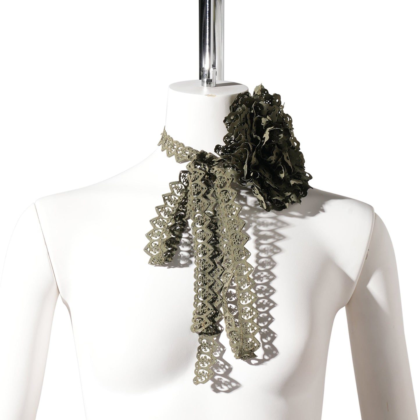 BLOOM CHOKER / OLIVE