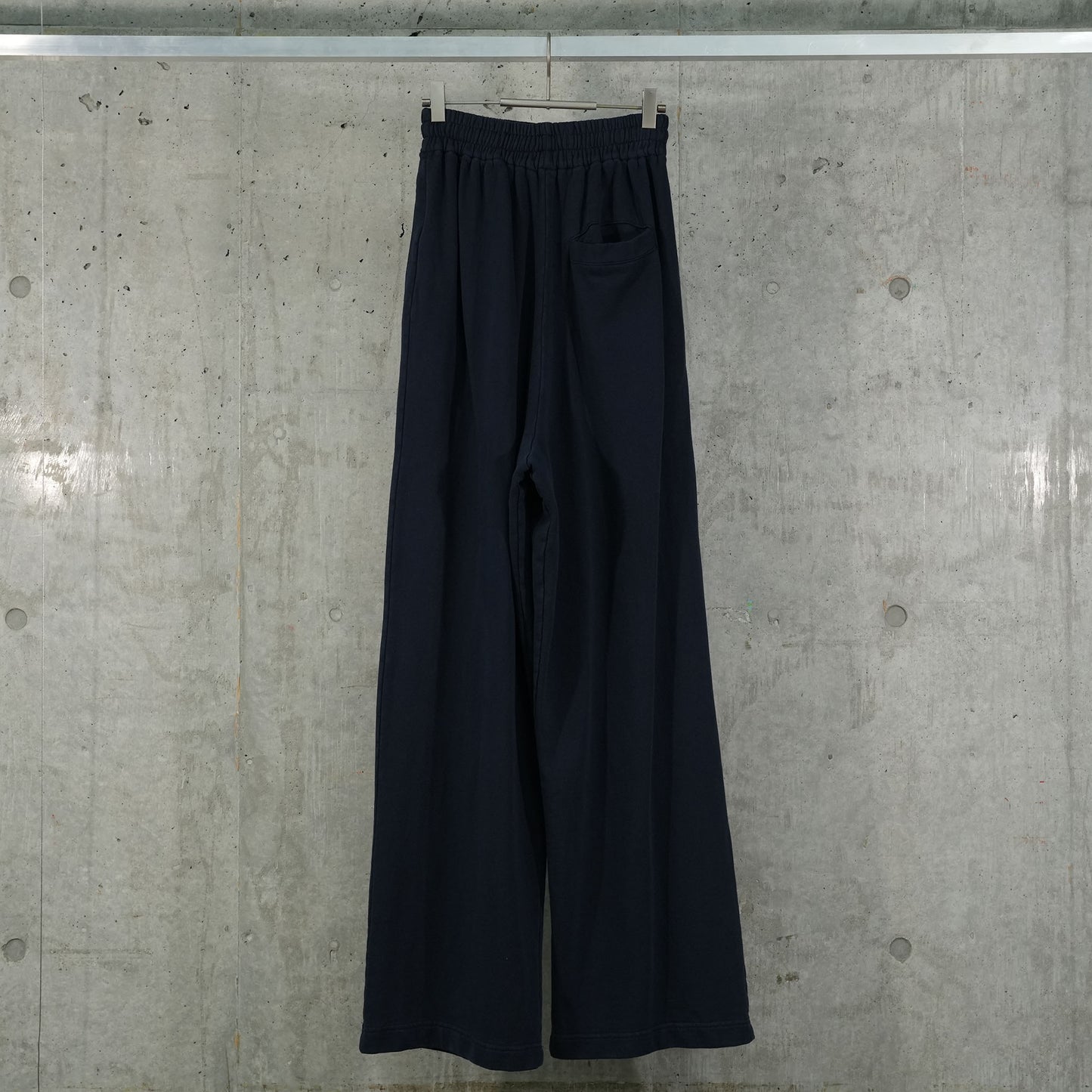 ''RÓZSA VICTORIA'' STRAIGHT CUT SWEATPANTS / DARK BLUE