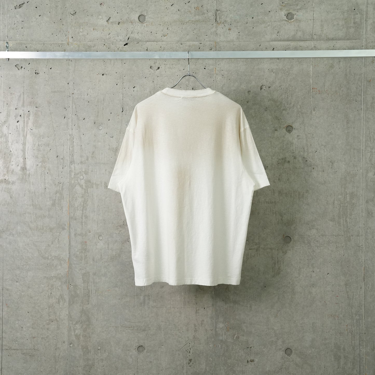 T-SHIRTS / DC6:DUSTY WHITE