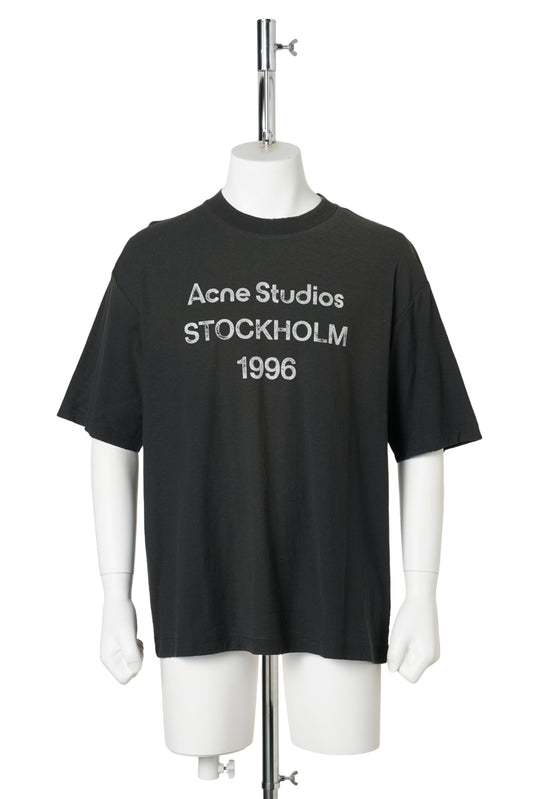 SPRAYED LOGO T-SHIRT / BM0:FADED BLACK