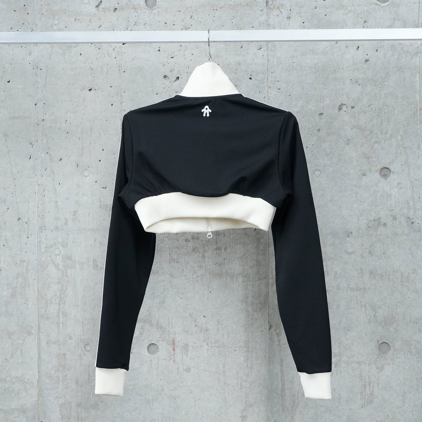 CROPPED TRACK T / BLACK