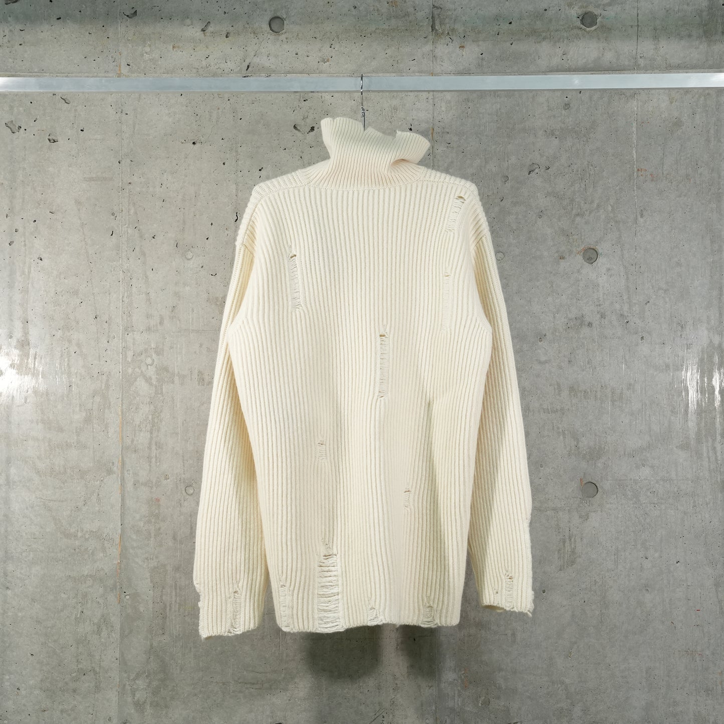 SWEATER / 303