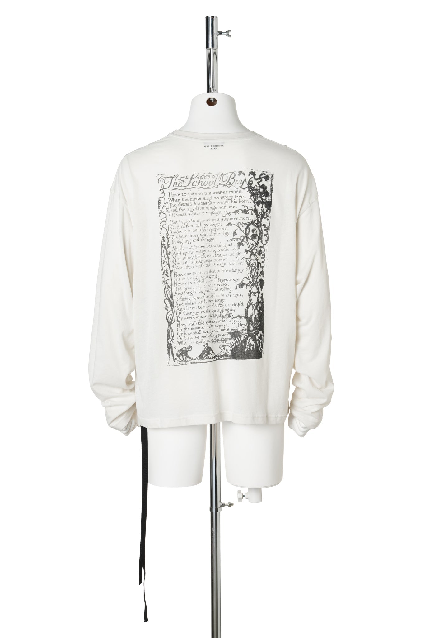 EMIL RELAX FIT LONG SLEEVE BOXY T-SHIRT WITH "THE SCHOOL BOY" PRINT / 003:IVORY