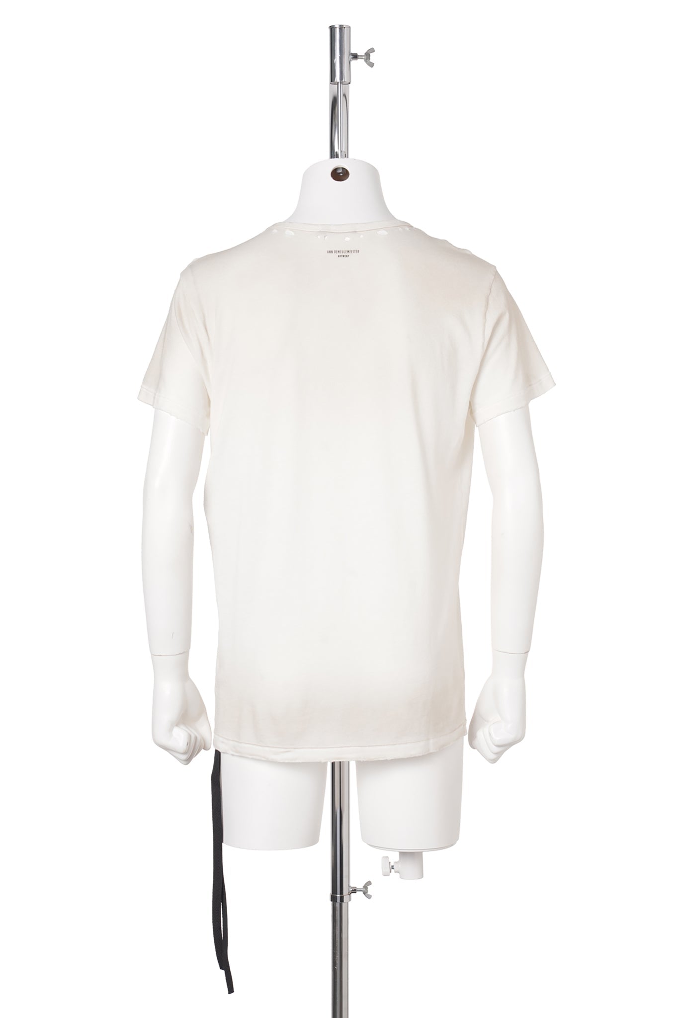 IDAR CROPPED STANDARD FIT T-SHIRT WITH "AD EMBLEM" PRINT / 004:CHALK