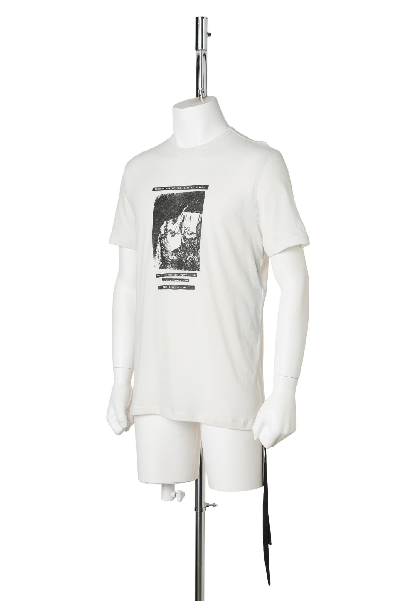 BAPTIST STANDARD FIT T-SHIRT WITH "DUST OF MEMORY" PRINT / 003:IVORY
