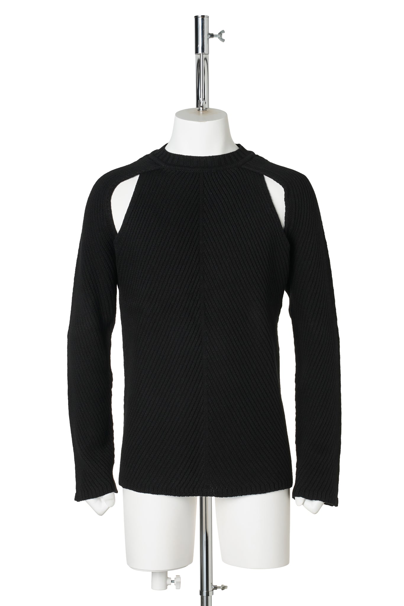 FERDIN DIAGONAL RIB COMFORT SWEATER WITH CUT OUT ARMHOLE DETAIL / 099:BLACK