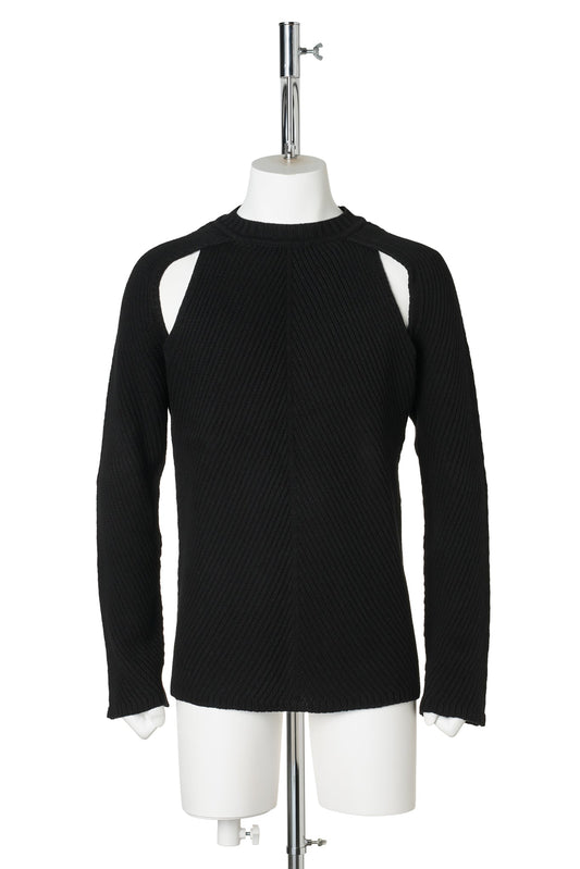 FERDIN DIAGONAL RIB COMFORT SWEATER WITH CUT OUT ARMHOLE DETAIL / 099:BLACK
