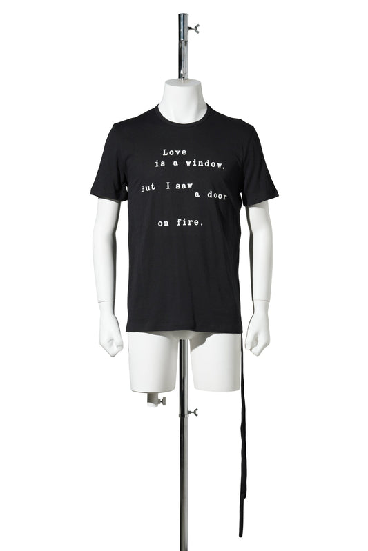 BAPTIST STANDARD FIT T-SHIRT WITH  "LOVE IS A WINDOW" PRINT / 099:BLACK