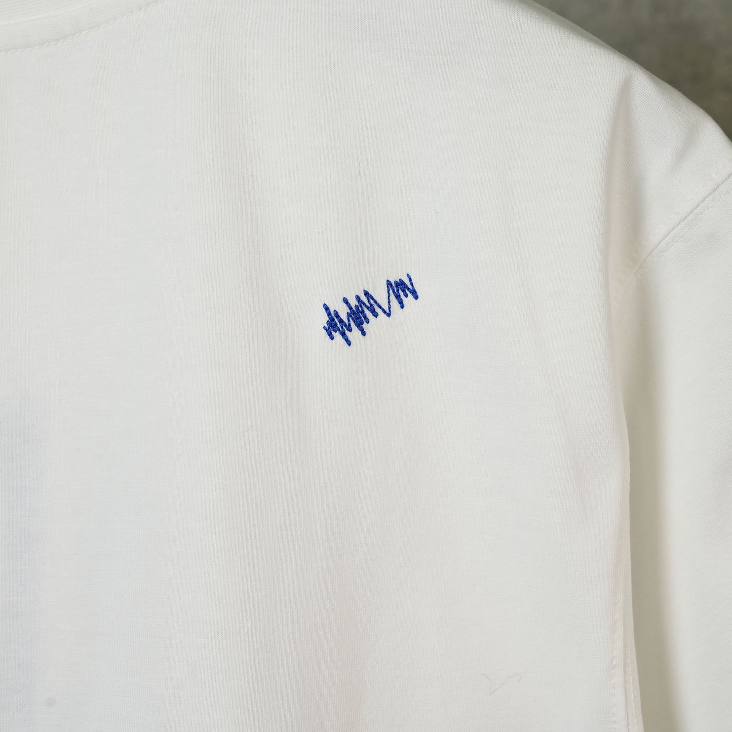 T-SHIRT / OFF WHITE