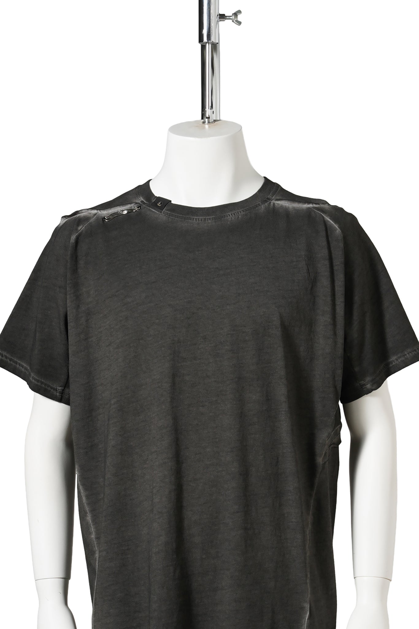 METAL LOGO HALF SLEEVE / BLACK