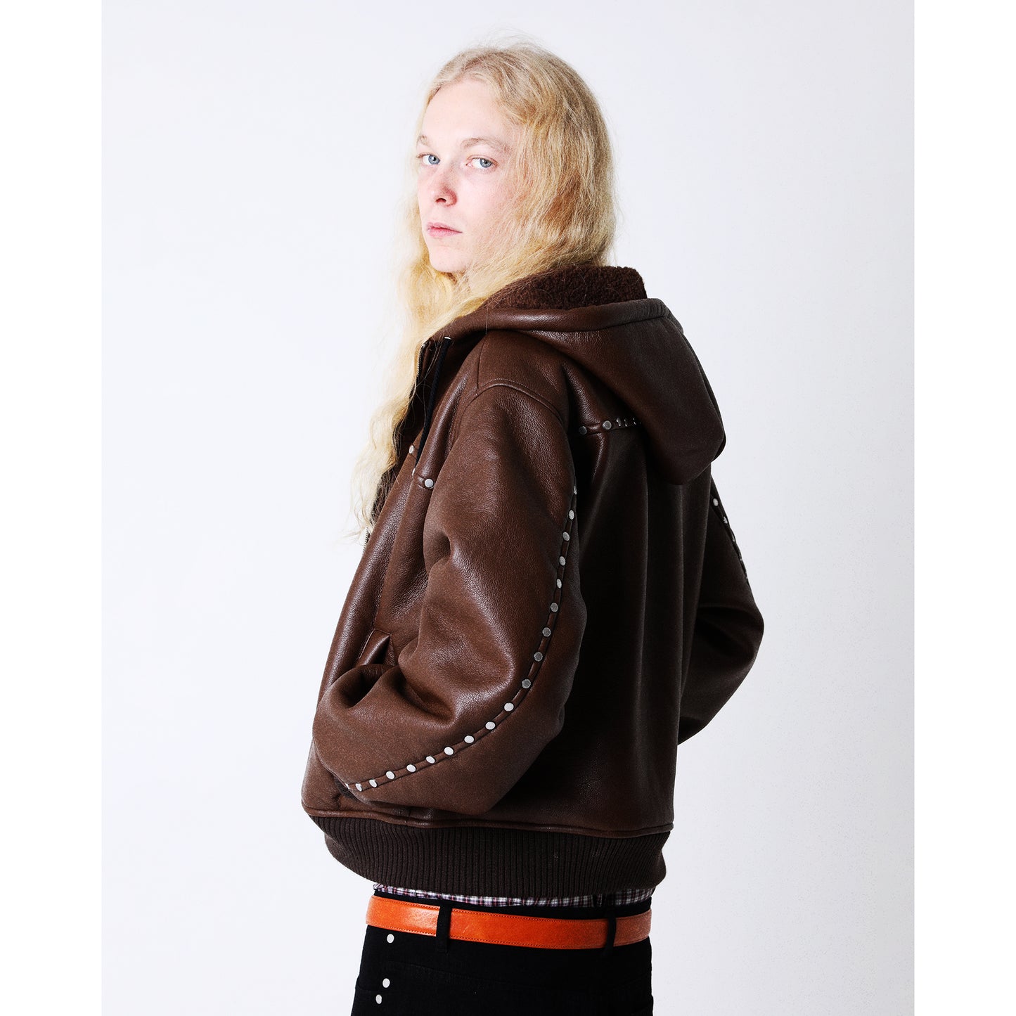 STUDDED HOODED BOMBER JACKET / BROWN