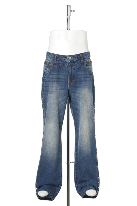 STUDDED BACK ZIP JEANS / BLUE
