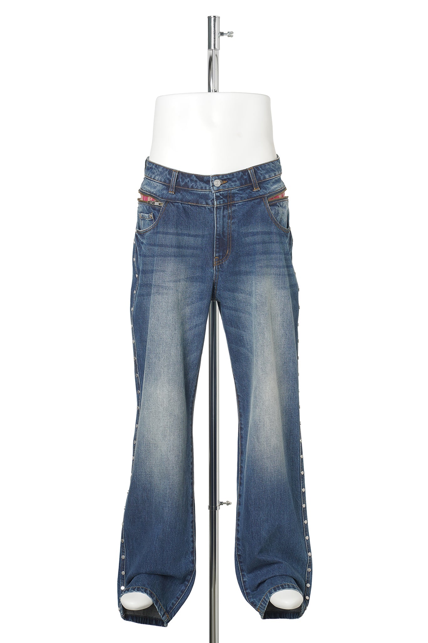 STUDDED BACK ZIP JEANS / BLUE