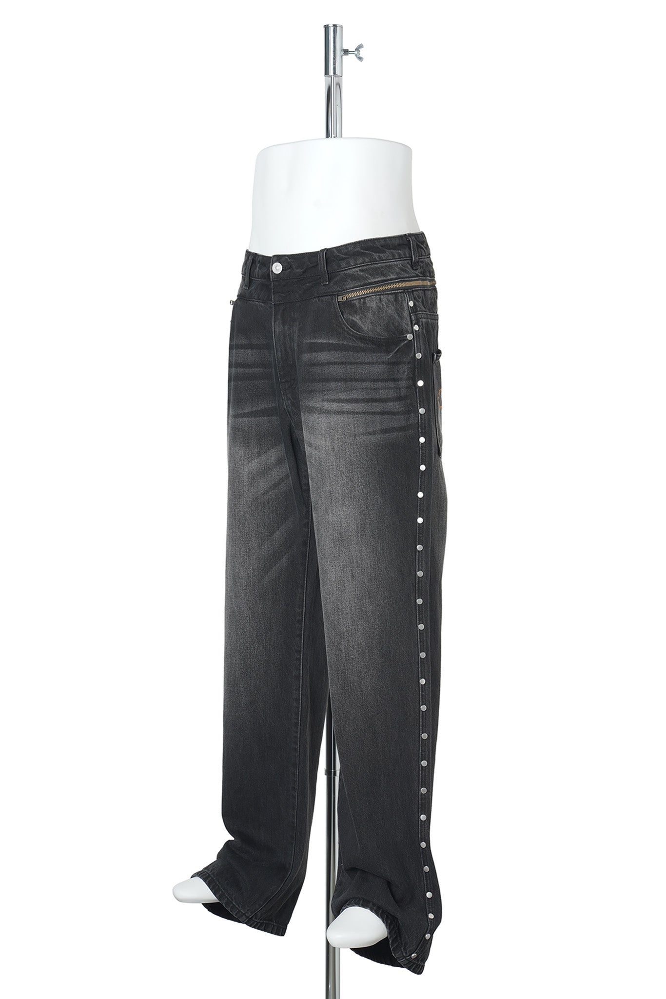 STUDDED BACK ZIP JEANS / BLACK
