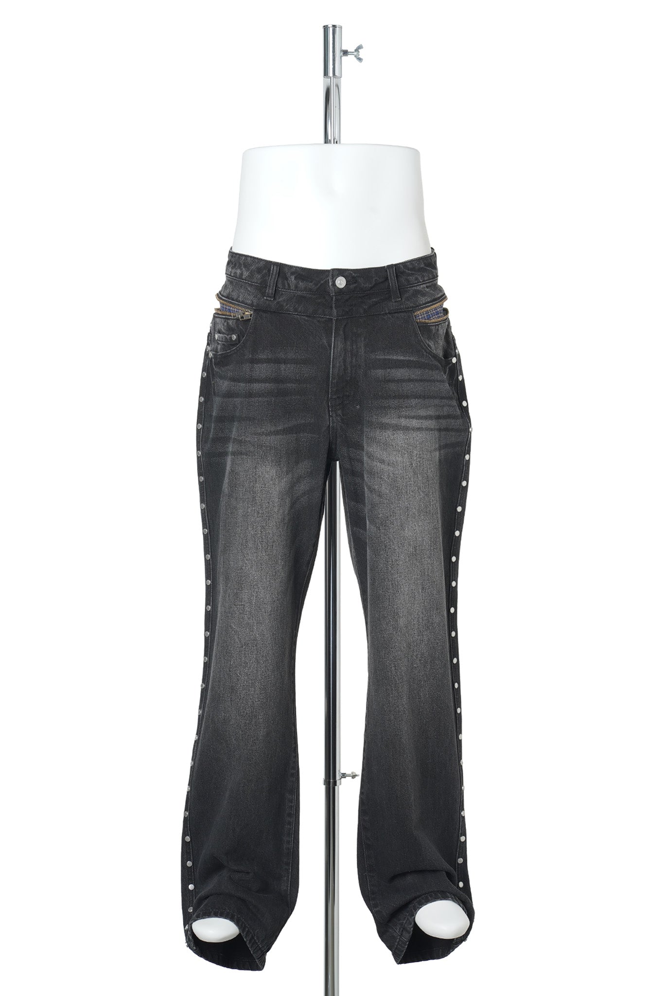 STUDDED BACK ZIP JEANS / BLACK