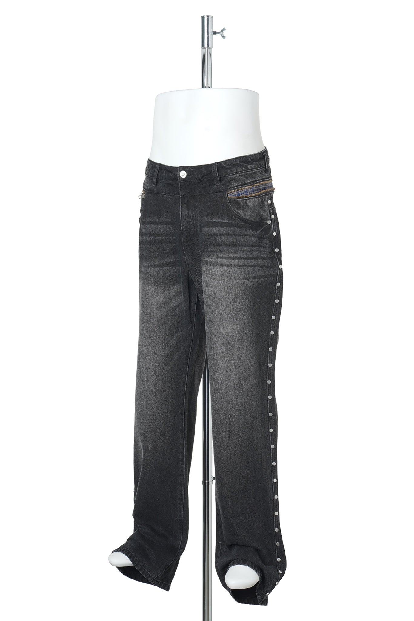 STUDDED BACK ZIP JEANS / BLACK