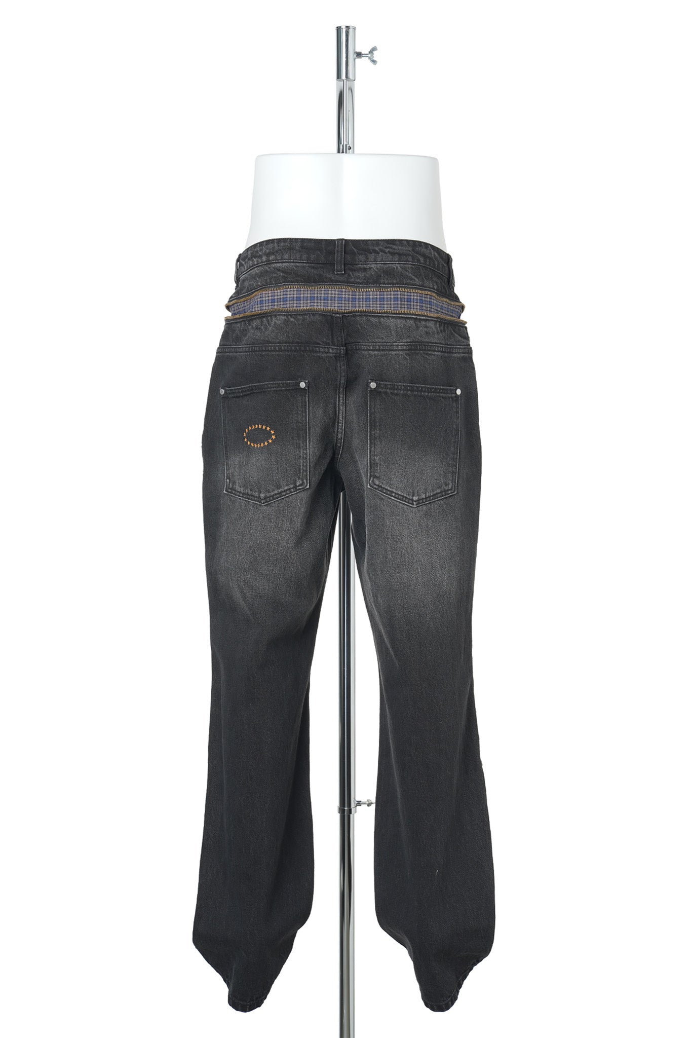 STUDDED BACK ZIP JEANS / BLACK