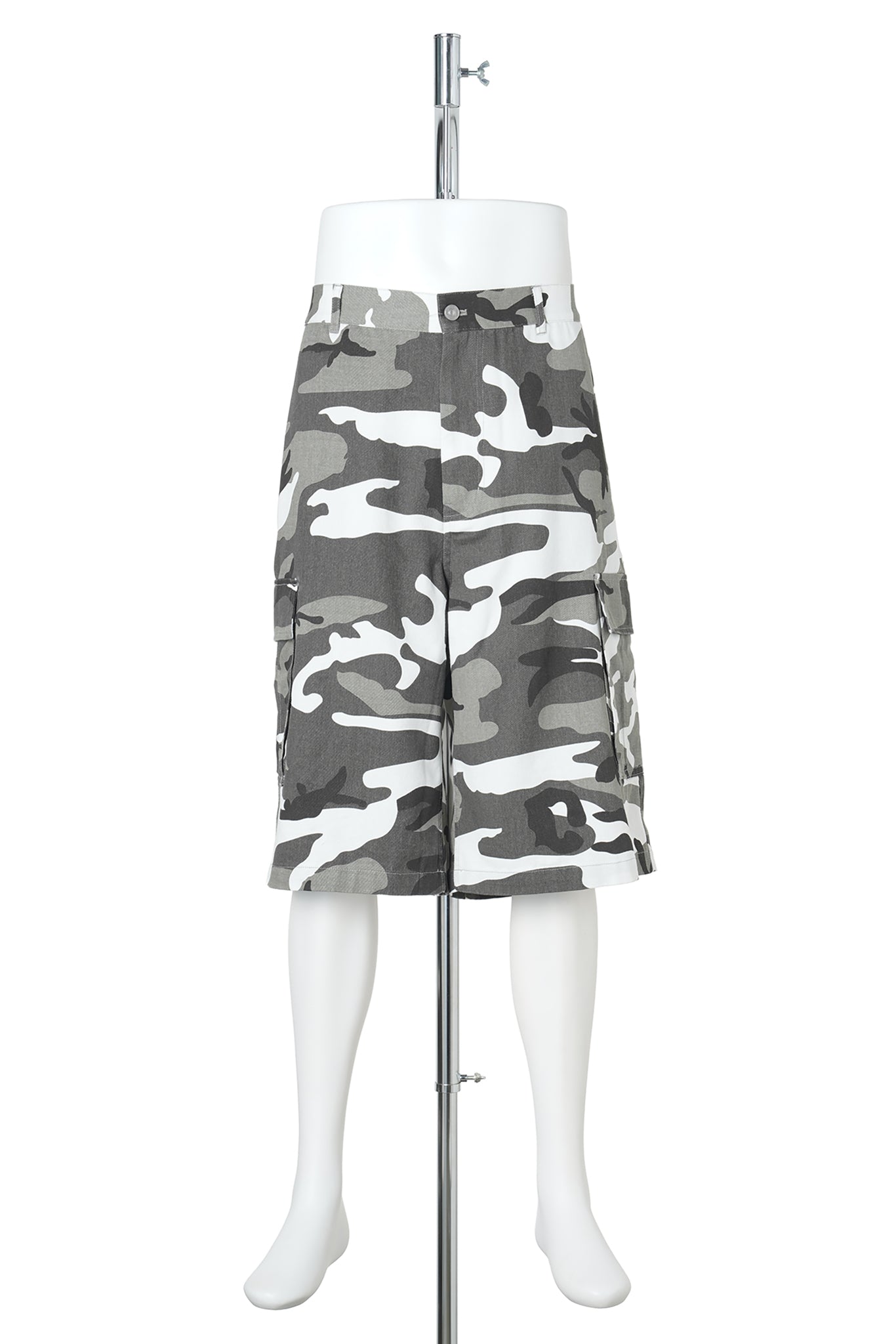WIDE CARGO SHORTS / BLACK CAMO