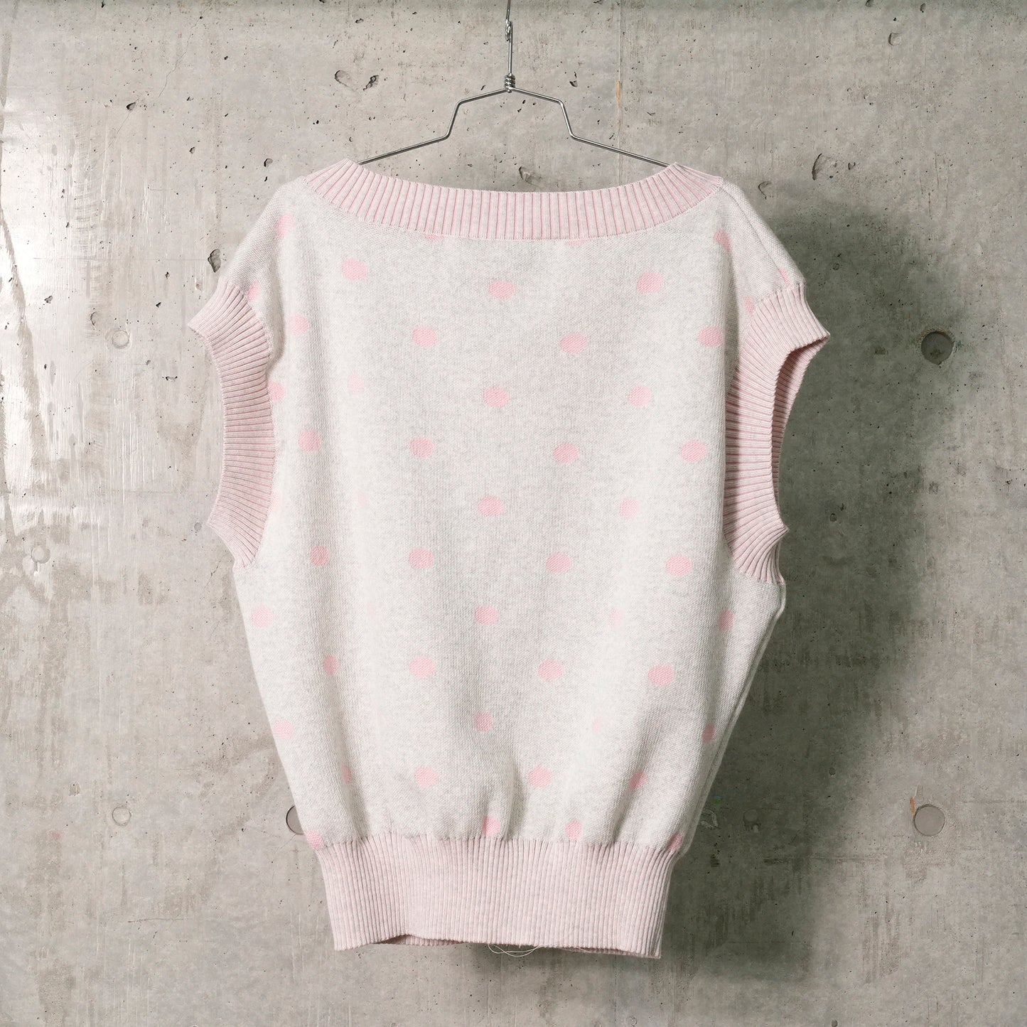 POLKA DOT SQUARE VEST PULLOVER WITH MERINO JACQUARD PRINT AND RIB EDGES / ROSE/GREY
