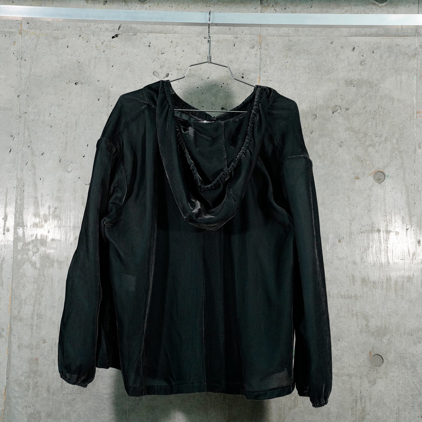 VELVET SHIRRING HOODIE / DARK GREEN