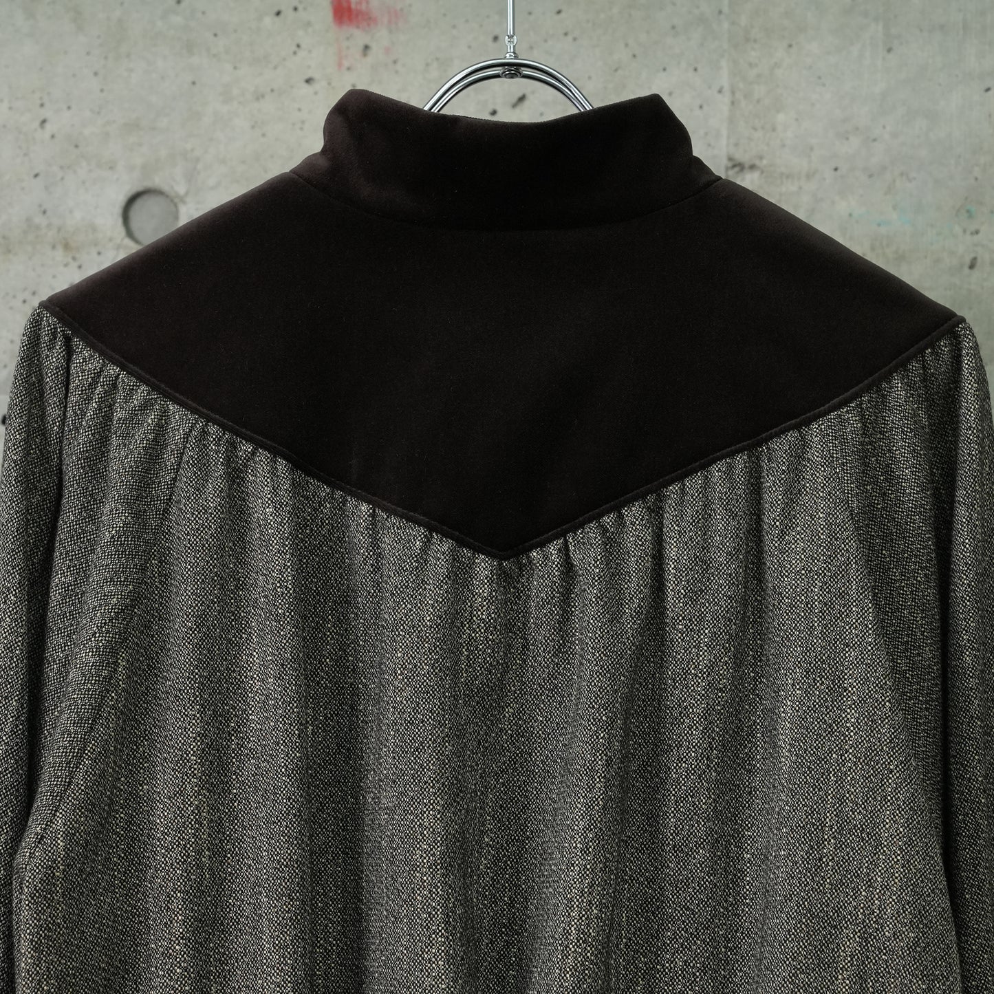 WOOL TWEED YOKE JUMPER / CHARCOAL