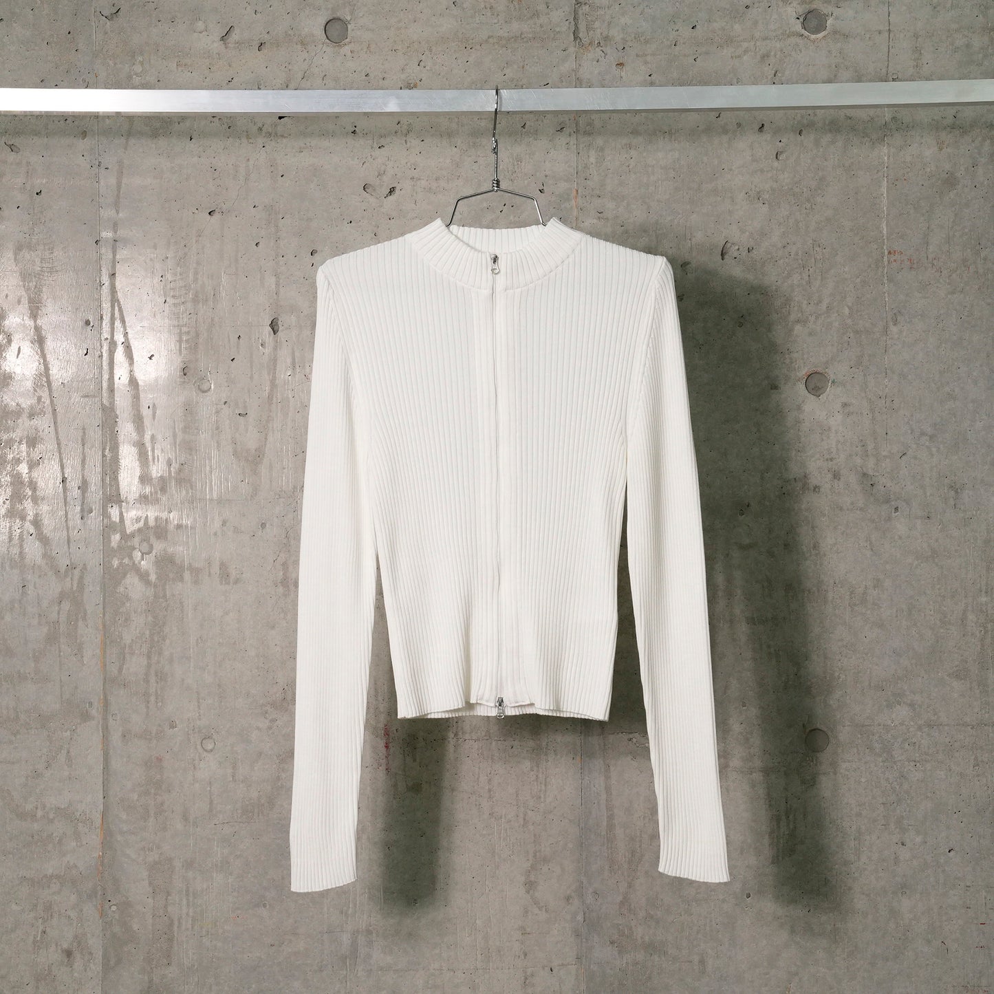 RIBBED MOCK NECK CARDIGAN / WHITE