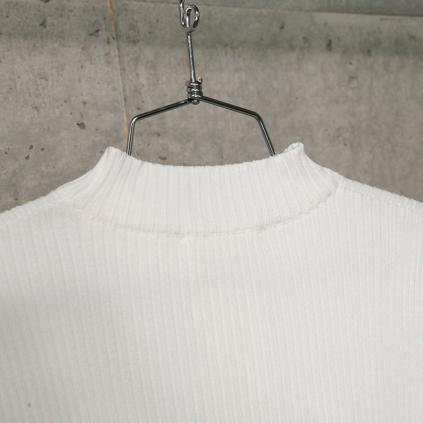 RIBBED MOCK NECK CARDIGAN / WHITE