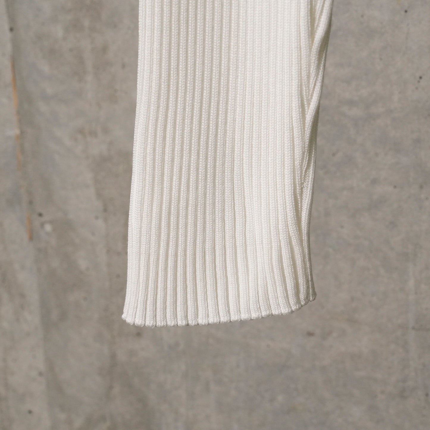 RIBBED MOCK NECK CARDIGAN / WHITE