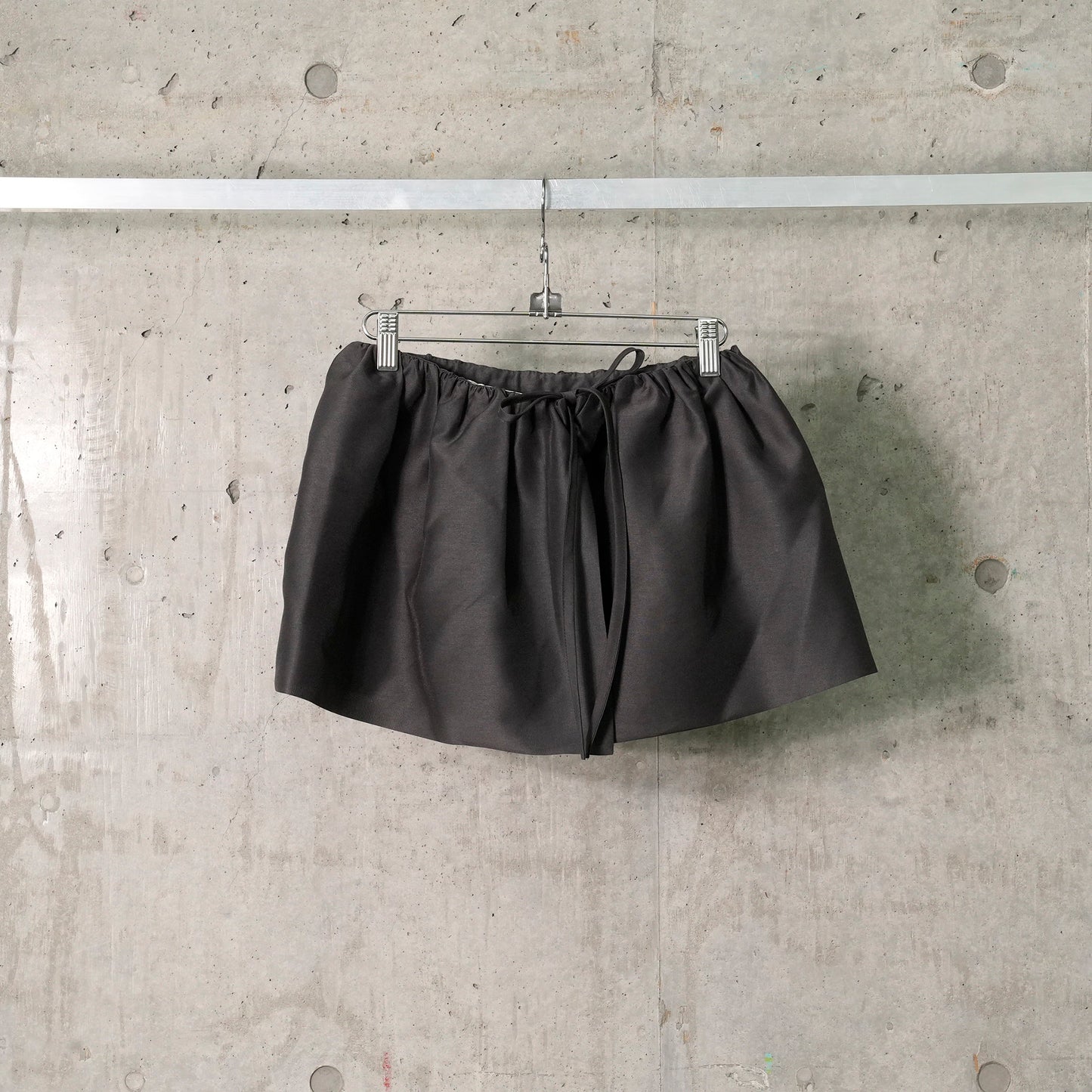 SHIRRING ORGANZA BELT SKIRT / CHARCOAL