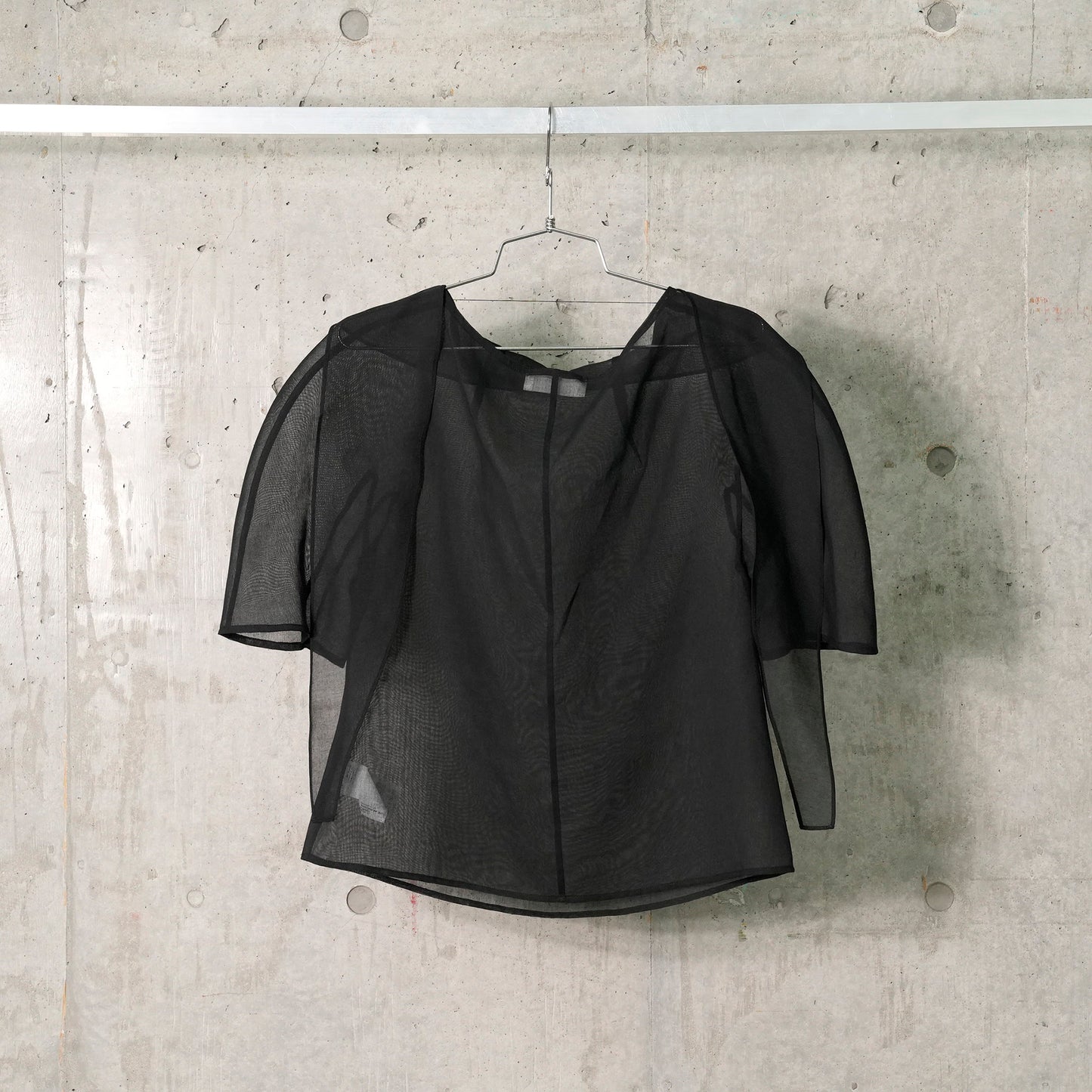 KNOTTED COLLAR TOP / BLACK