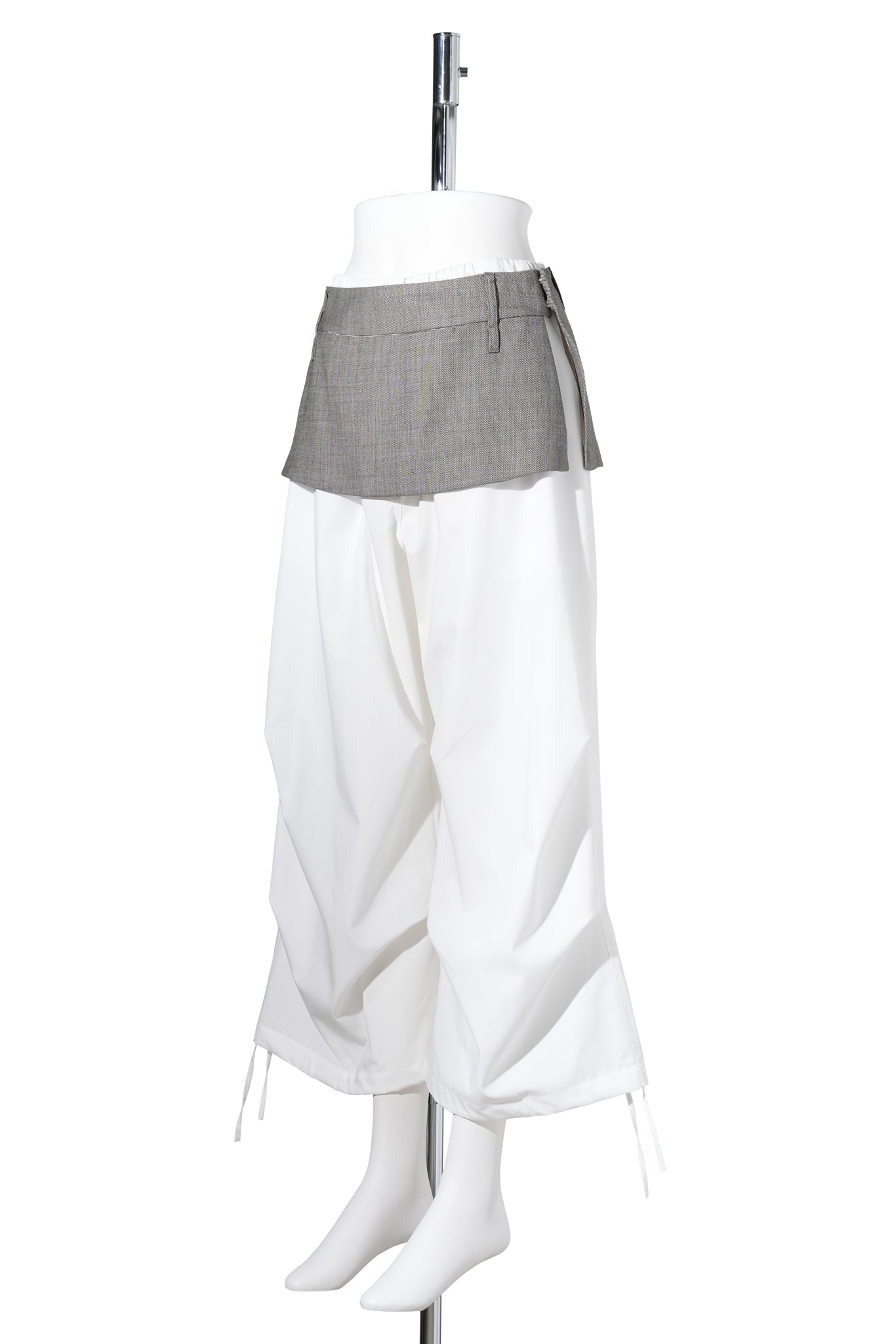 APRON MINI LAYERED SKIRT / GREY BEIGE