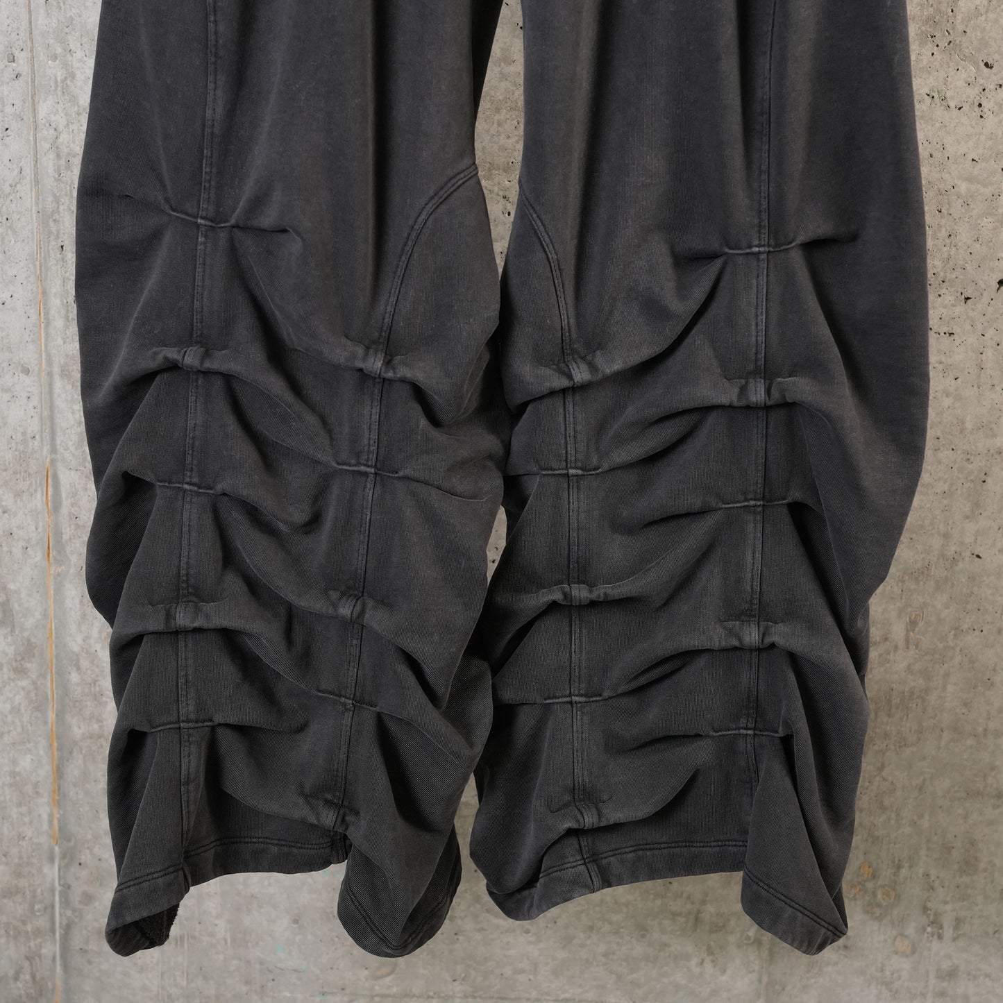 SMOCKED TRACK PANT / BLACK