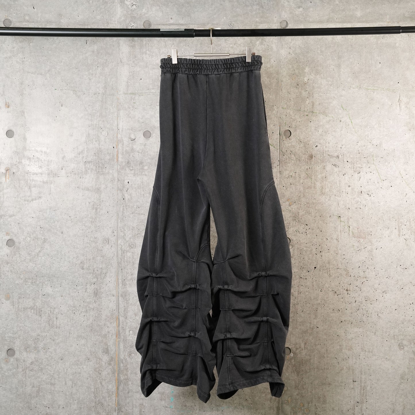 SMOCKED TRACK PANT / BLACK