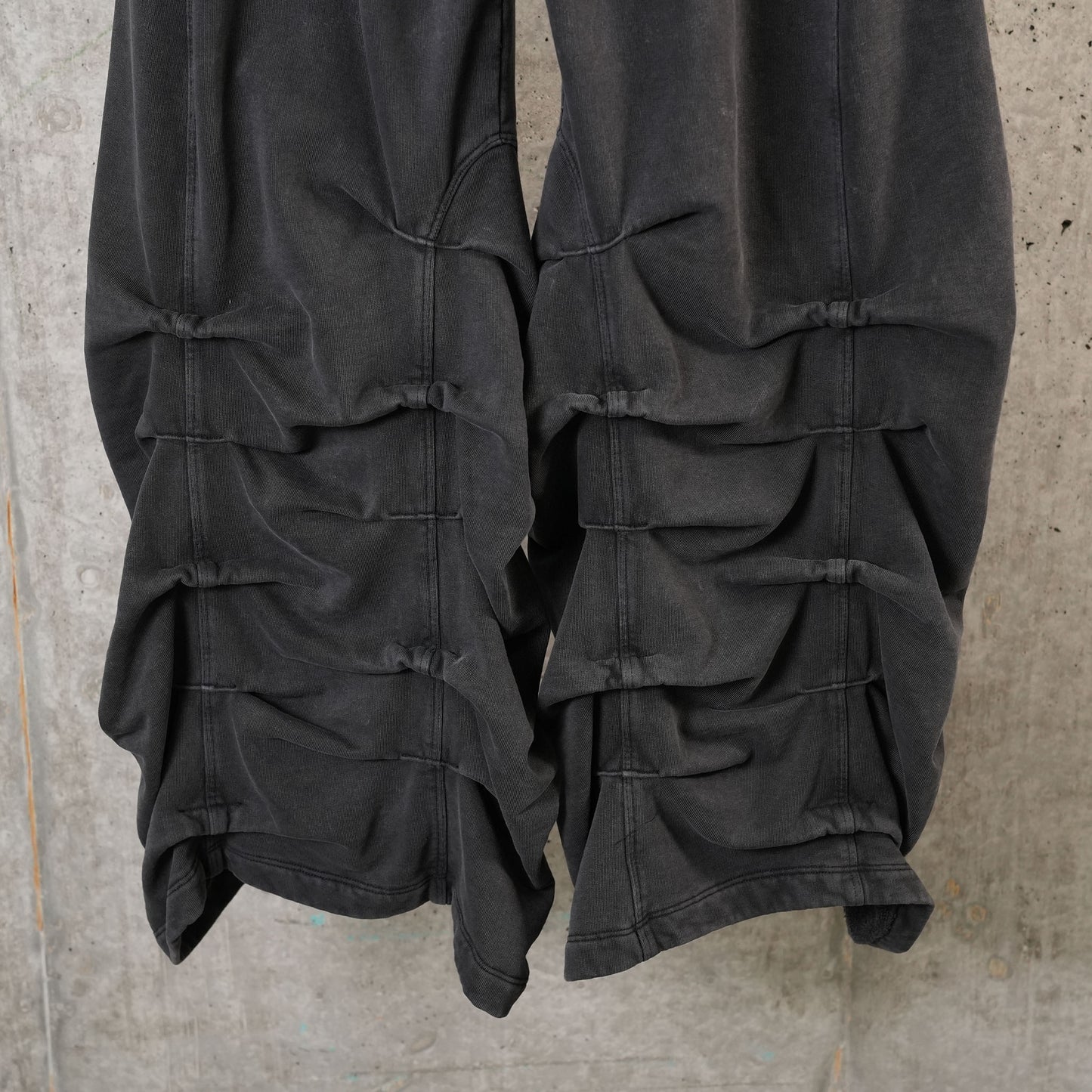 SMOCKED TRACK PANT / BLACK